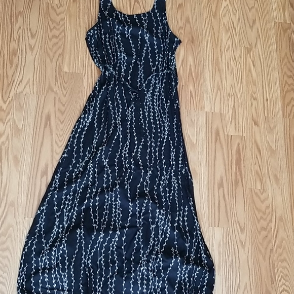 Sleeveless Midi Dress - Picture 3 of 4
